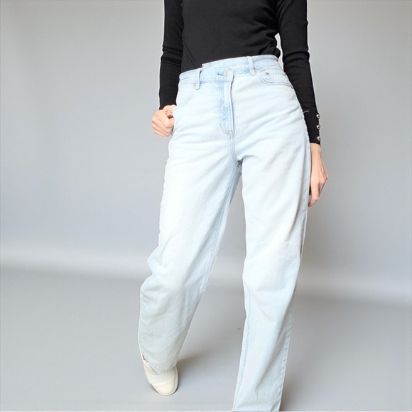 American Eagle Outfitters Denim - American Eagle Highest Rise Baggy Straight Jeans – Size 4 Short Light Blue